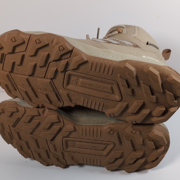 Adidas Beige Terrex Unity Mid - Picture 10 of 16